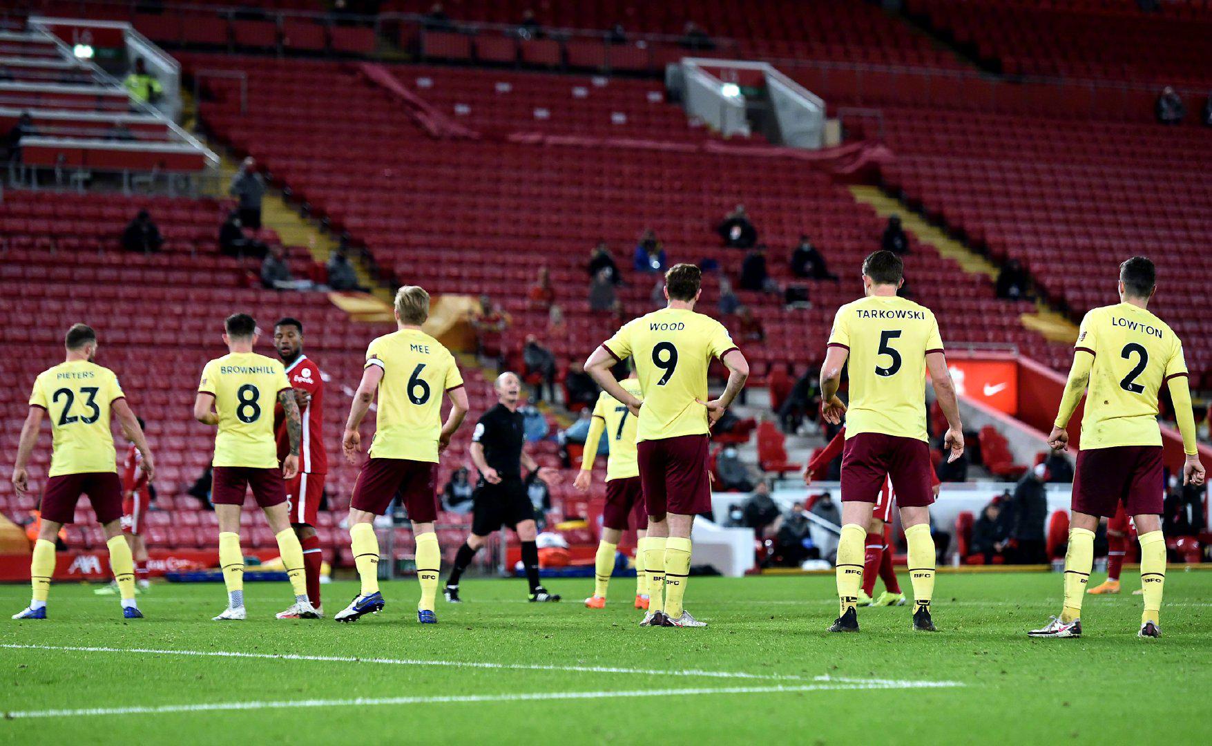 且通过传球 且通过传球