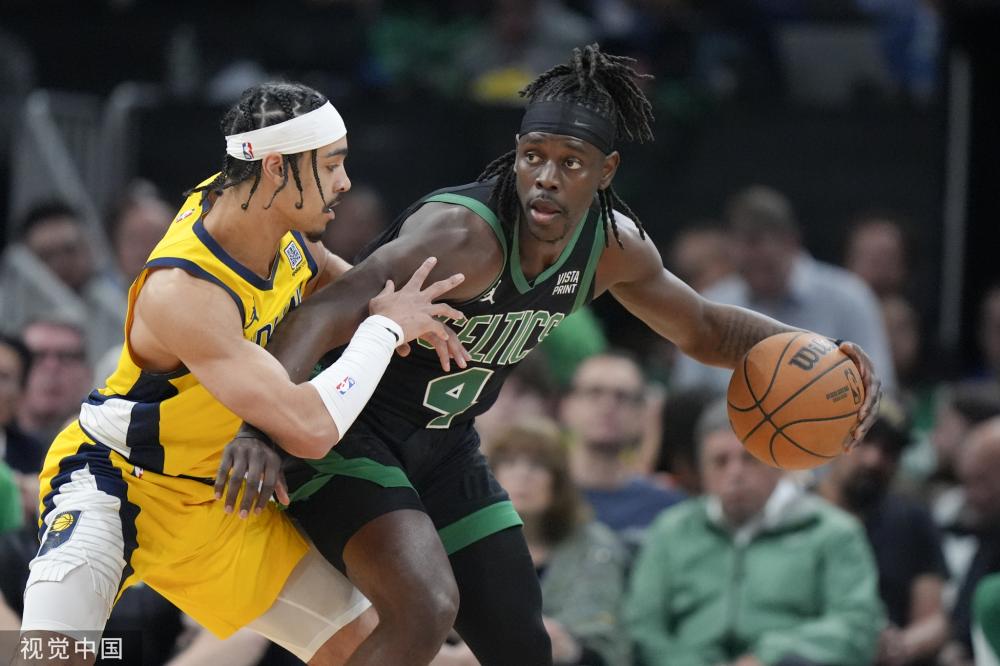 他在球场上 他在球场上