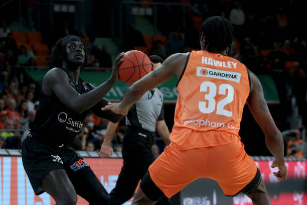 更是对足球 更是对足球